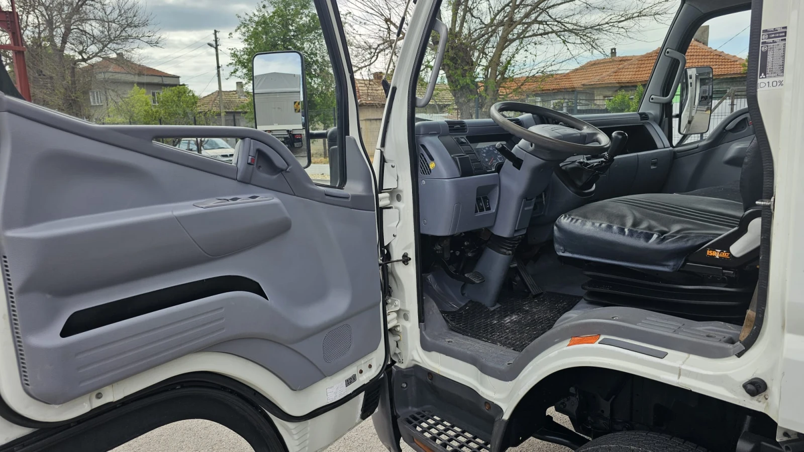 Mitsubishi Canter 3.0D 6SP CH-РАМПА-СЕРВИЗНА ИСТ.-ТРИСТРАНЕН-ЛИЗИНГ - изображение 8