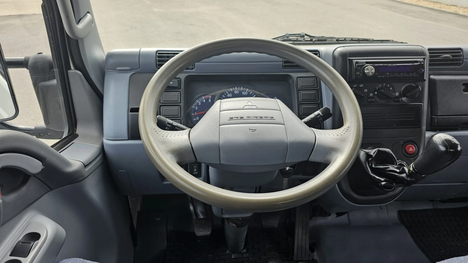 Mitsubishi Canter 3.0D 6SP CH-РАМПА-СЕРВИЗНА ИСТ.-ТРИСТРАНЕН-ЛИЗИНГ - изображение 10