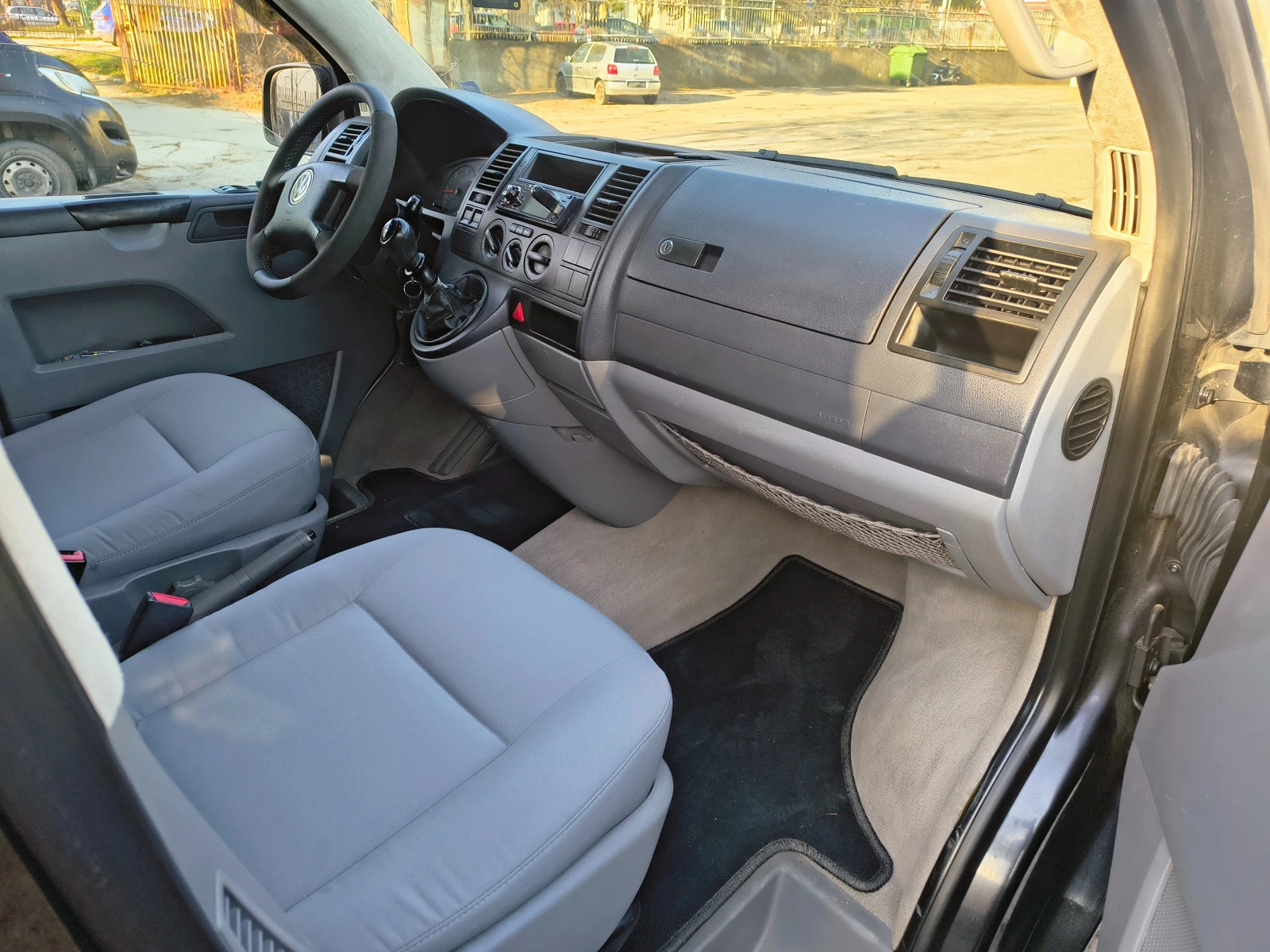 VW T5 1.9tdi 105hp, снимка 11 - Бусове и автобуси - 53864599