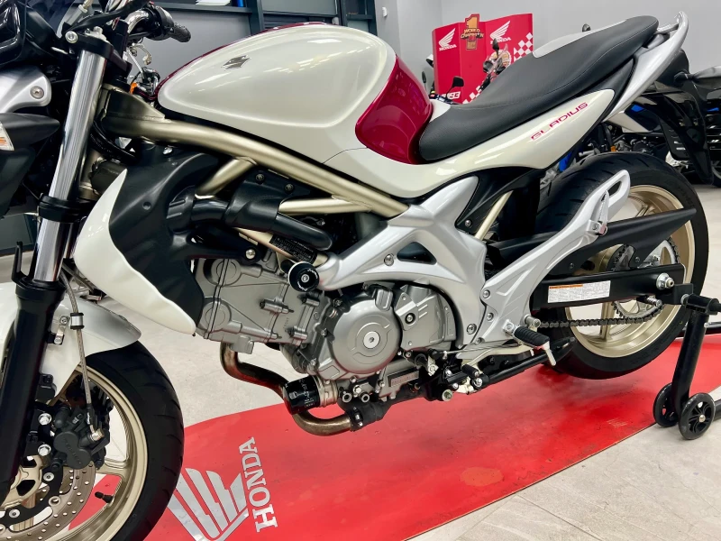Suzuki Gladius SVF 650 2009 16.000km!, снимка 8 - Мотоциклети и мототехника - 51316117