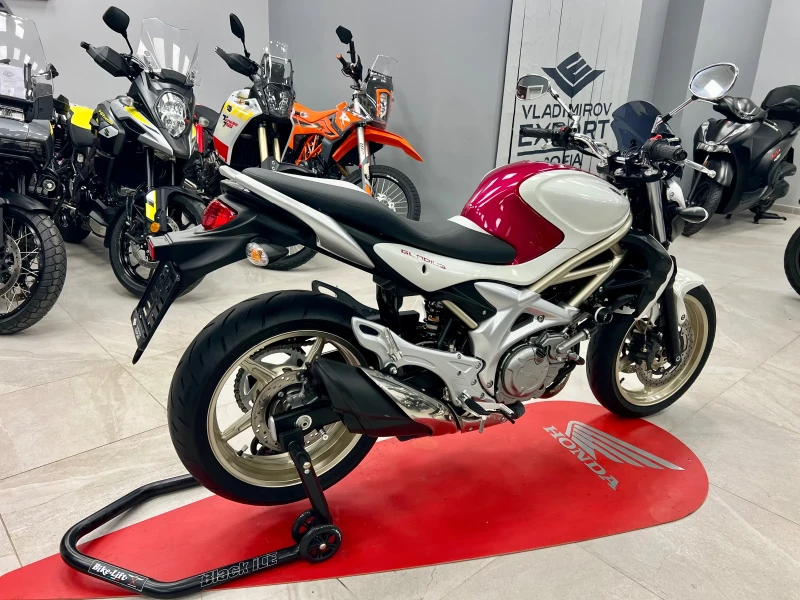 Suzuki Gladius SVF 650 2009 16.000km!, снимка 4 - Мотоциклети и мототехника - 51316117