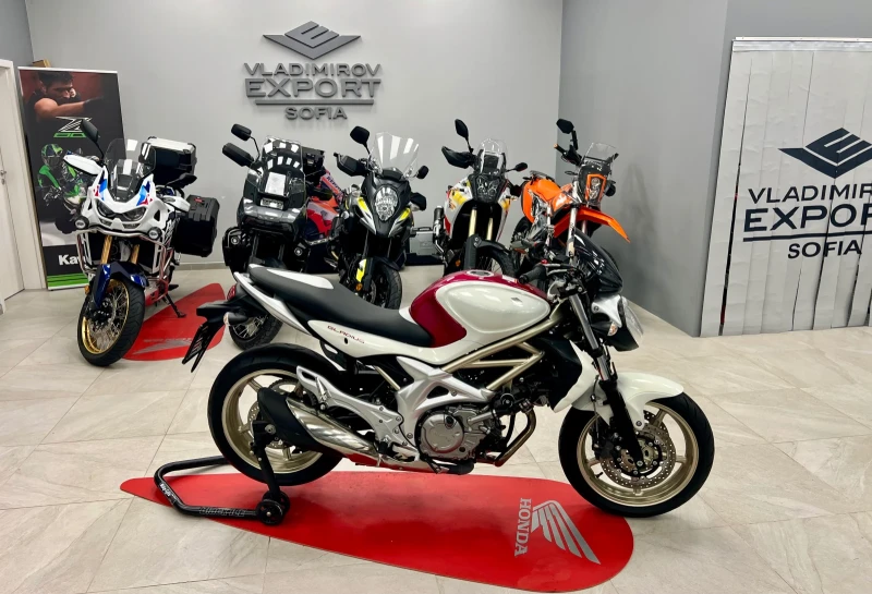 Suzuki Gladius SVF 650 2009 16.000km!, снимка 2 - Мотоциклети и мототехника - 51316117
