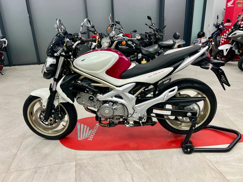 Suzuki Gladius SVF 650 2009 16.000km!, снимка 7 - Мотоциклети и мототехника - 51316117