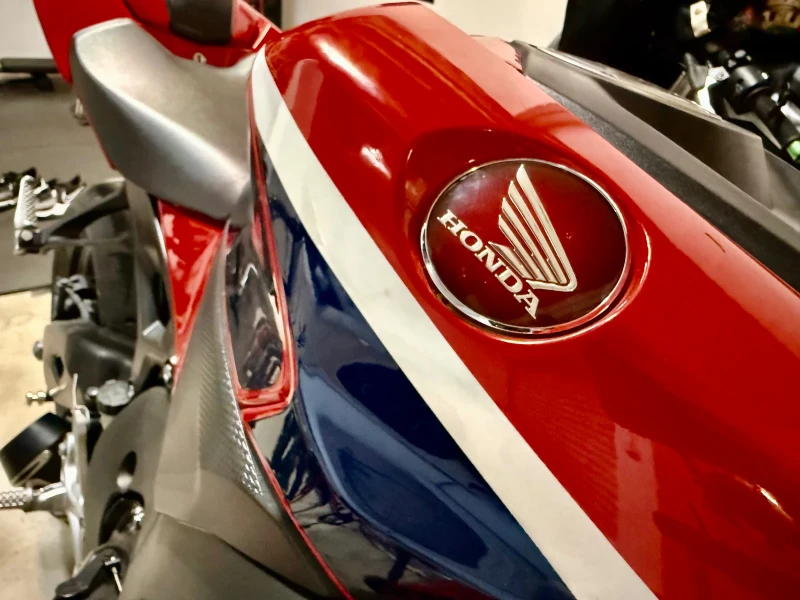 Honda Cbr Honda CBR1000RR Fireblade 2018 | 192 к.с., снимка 8 - Мотоциклети и мототехника - 53131676