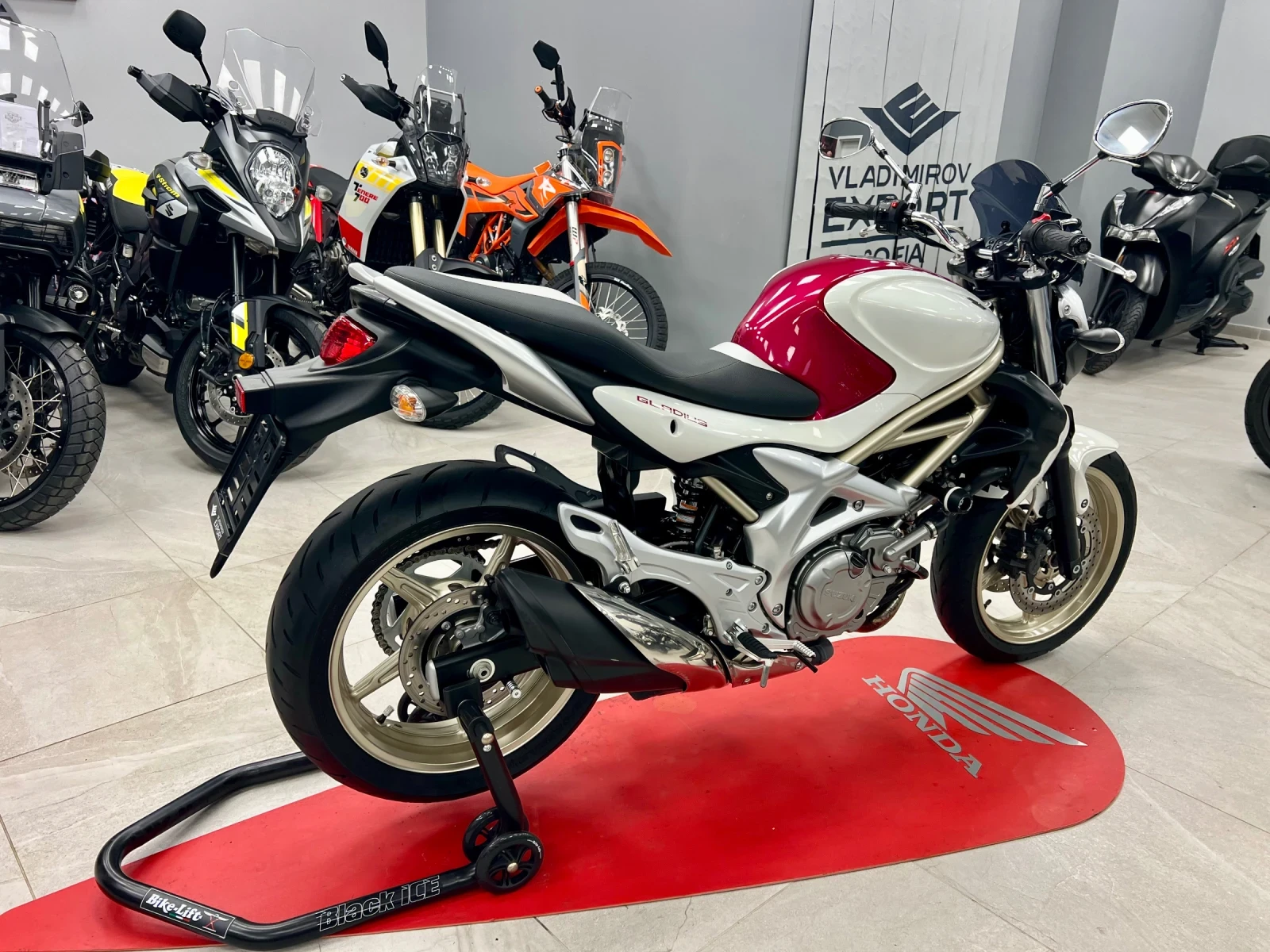 Suzuki Gladius SVF 650 2009 16.000km! - изображение 4