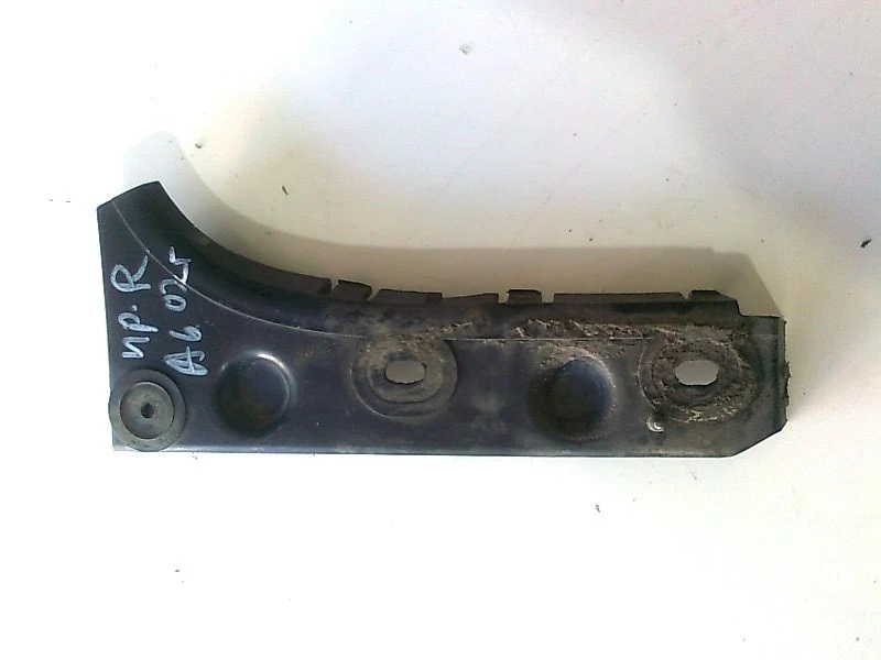 водач предна броня (десен) за Ауди А6