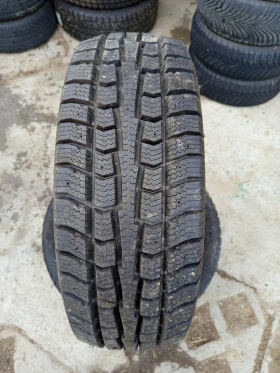 Гуми Зимни 215/65R16, снимка 1 - Гуми и джанти - 49277286