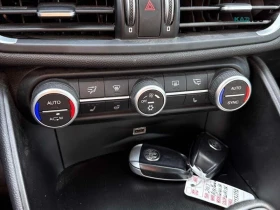 Alfa Romeo Giulia 2.0* AWD* КОЖА* ПОДГРЕВ* КАМЕРА* NAVI* LED* , снимка 11