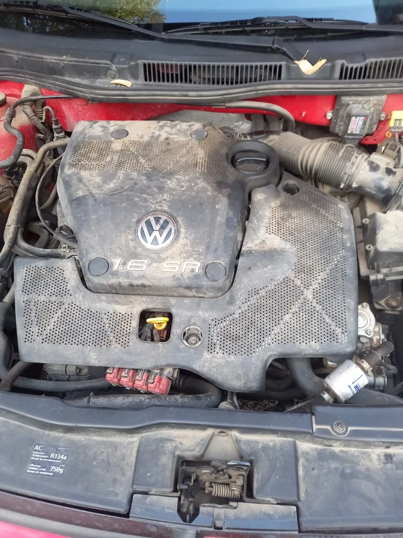 VW Golf 4 1.6, снимка 9 - Автомобили и джипове - 47574278