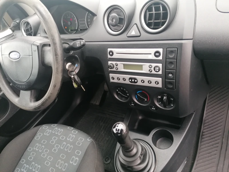 Ford Fiesta 1.25 Klima , снимка 9 - Автомобили и джипове - 48587084