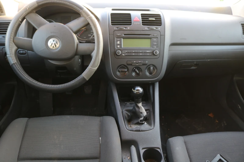 VW Golf 1.6 FSI, снимка 9 - Автомобили и джипове - 49090613