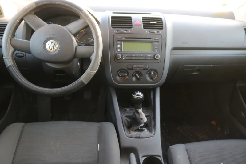 VW Golf 1.6 FSI, снимка 8 - Автомобили и джипове - 49090613