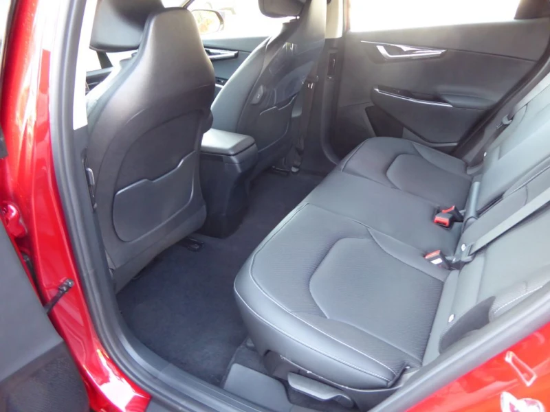 Kia EV6 НОВ!228HP/77KWH/NAVI/LED/AMBI/CAM/KLESS/314vpr, снимка 10 - Автомобили и джипове - 50070971