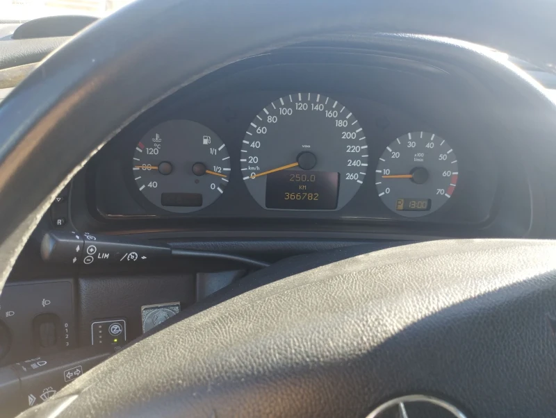 Mercedes-Benz CLK 230, снимка 12 - Автомобили и джипове - 52223741