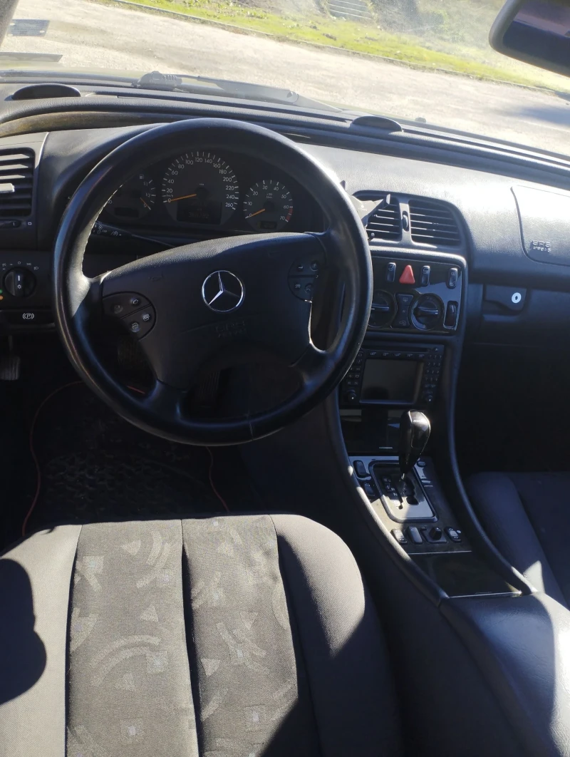 Mercedes-Benz CLK 230, снимка 6 - Автомобили и джипове - 52223741