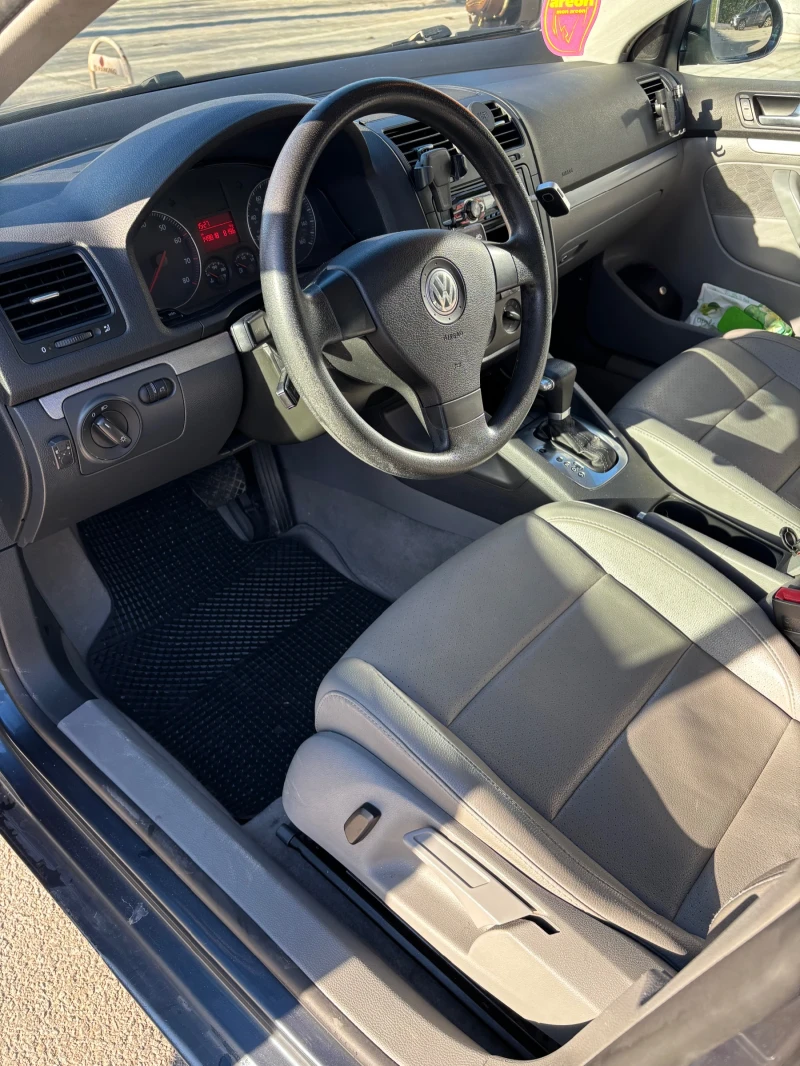 VW Jetta 2.5, снимка 5 - Автомобили и джипове - 52638252