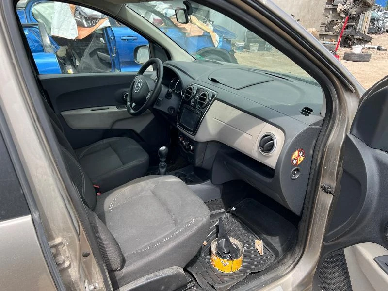 Dacia Lodgy 1.5DCI, снимка 6 - Автомобили и джипове - 36715934