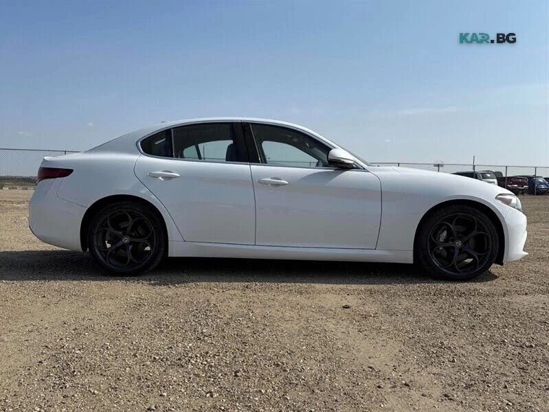 Alfa Romeo Giulia 2.0* AWD* КОЖА* ПОДГРЕВ* КАМЕРА* NAVI* LED* , снимка 4 - Автомобили и джипове - 56180165