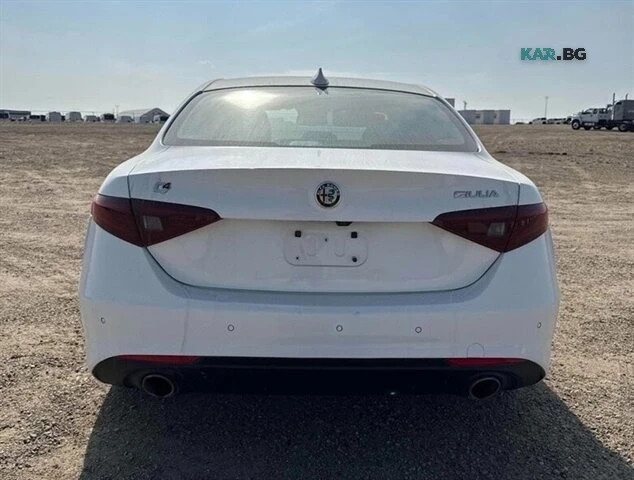 Alfa Romeo Giulia 2.0* AWD* КОЖА* ПОДГРЕВ* КАМЕРА* NAVI* LED* , снимка 6 - Автомобили и джипове - 56180165