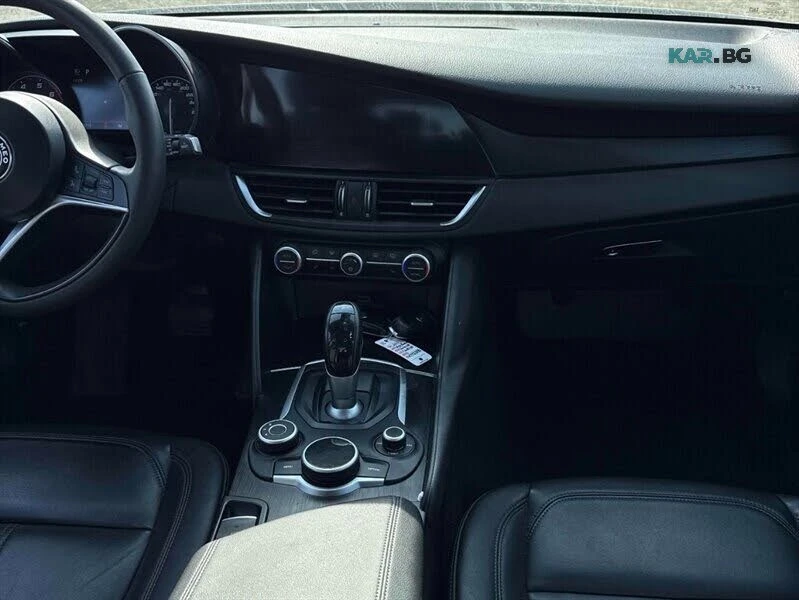 Alfa Romeo Giulia 2.0* AWD* КОЖА* ПОДГРЕВ* КАМЕРА* NAVI* LED* , снимка 8 - Автомобили и джипове - 56180165
