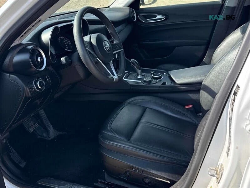 Alfa Romeo Giulia 2.0* AWD* КОЖА* ПОДГРЕВ* КАМЕРА* NAVI* LED* , снимка 7 - Автомобили и джипове - 56180165