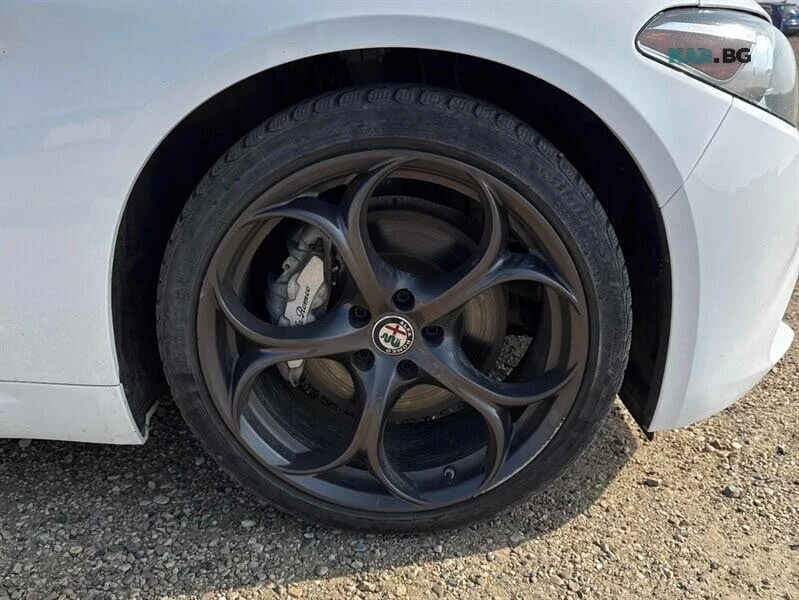 Alfa Romeo Giulia 2.0* AWD* КОЖА* ПОДГРЕВ* КАМЕРА* NAVI* LED* , снимка 13 - Автомобили и джипове - 56180165