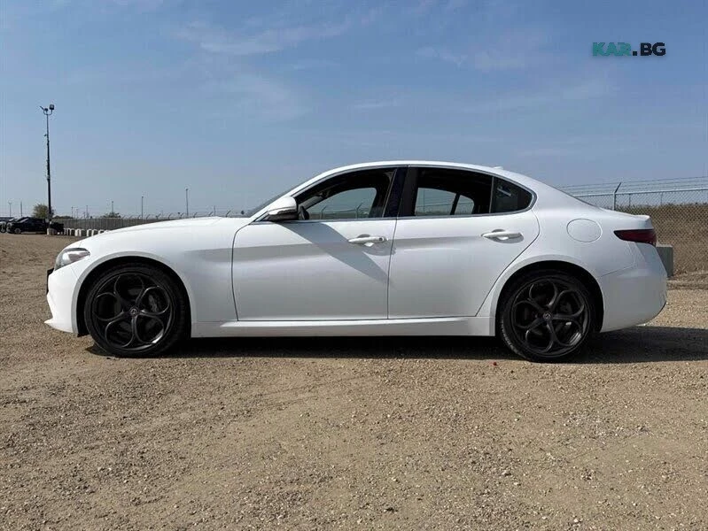 Alfa Romeo Giulia 2.0* AWD* КОЖА* ПОДГРЕВ* КАМЕРА* NAVI* LED* , снимка 3 - Автомобили и джипове - 56180165