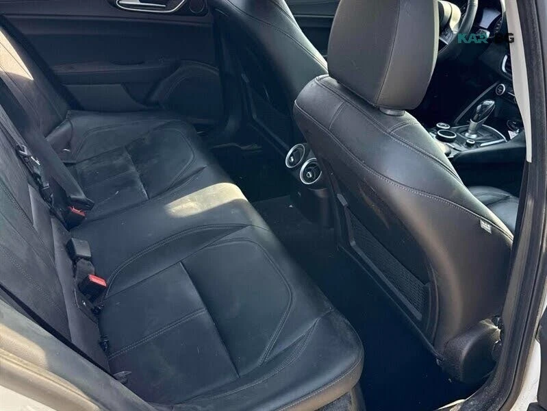 Alfa Romeo Giulia 2.0* AWD* КОЖА* ПОДГРЕВ* КАМЕРА* NAVI* LED* , снимка 12 - Автомобили и джипове - 56180165