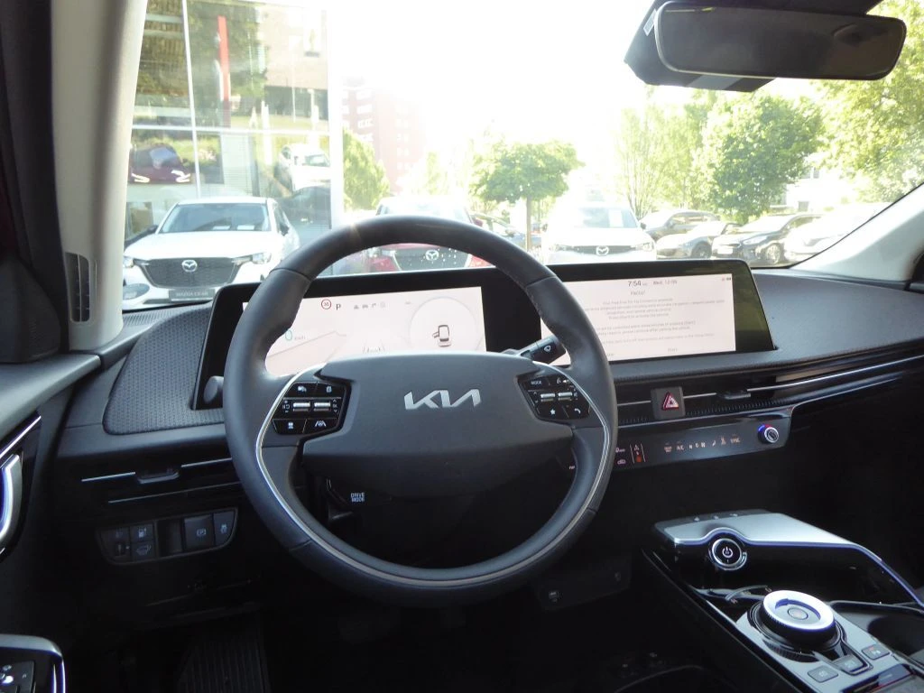 Kia EV6 НОВ!228HP/77, 4kwh/NAVI/LED/AMBI/CAM/KLESS/314v - изображение 8