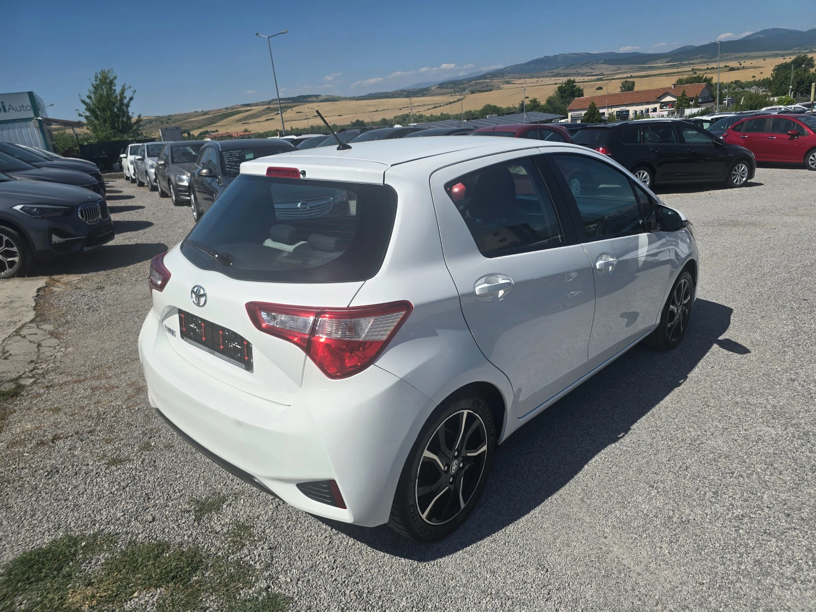 Toyota Yaris 1.0I-70K.C-NAVI-EURO6B-FACE - изображение 5