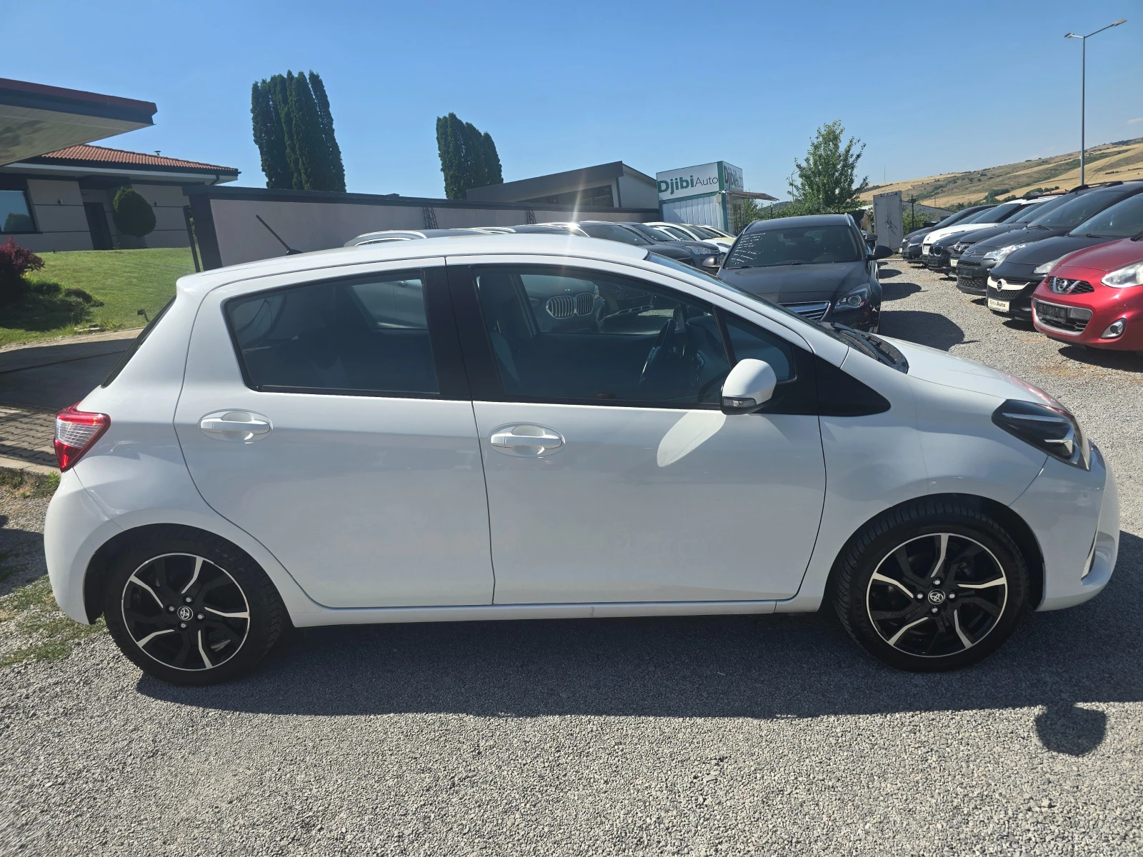Toyota Yaris 1.0I-70K.C-NAVI-EURO6B-FACE - изображение 4