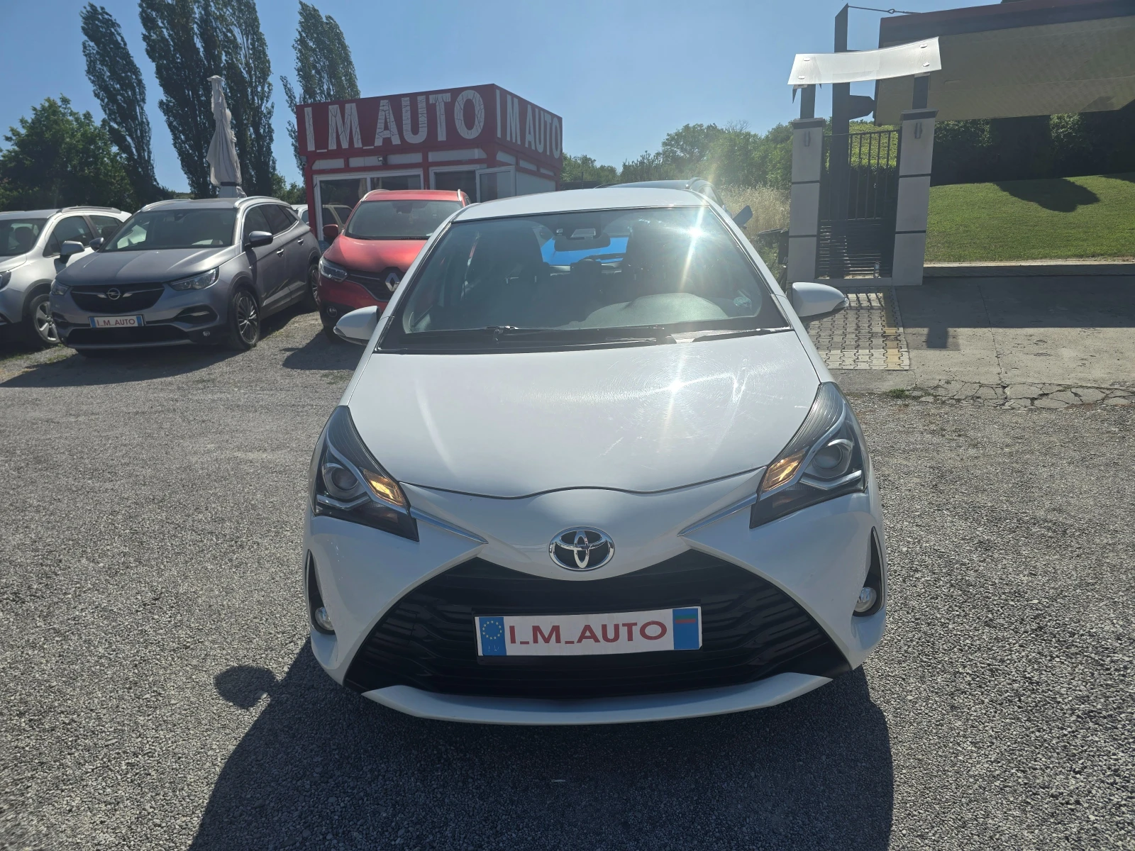 Toyota Yaris 1.0I-70K.C-NAVI-EURO6B-FACE - изображение 2