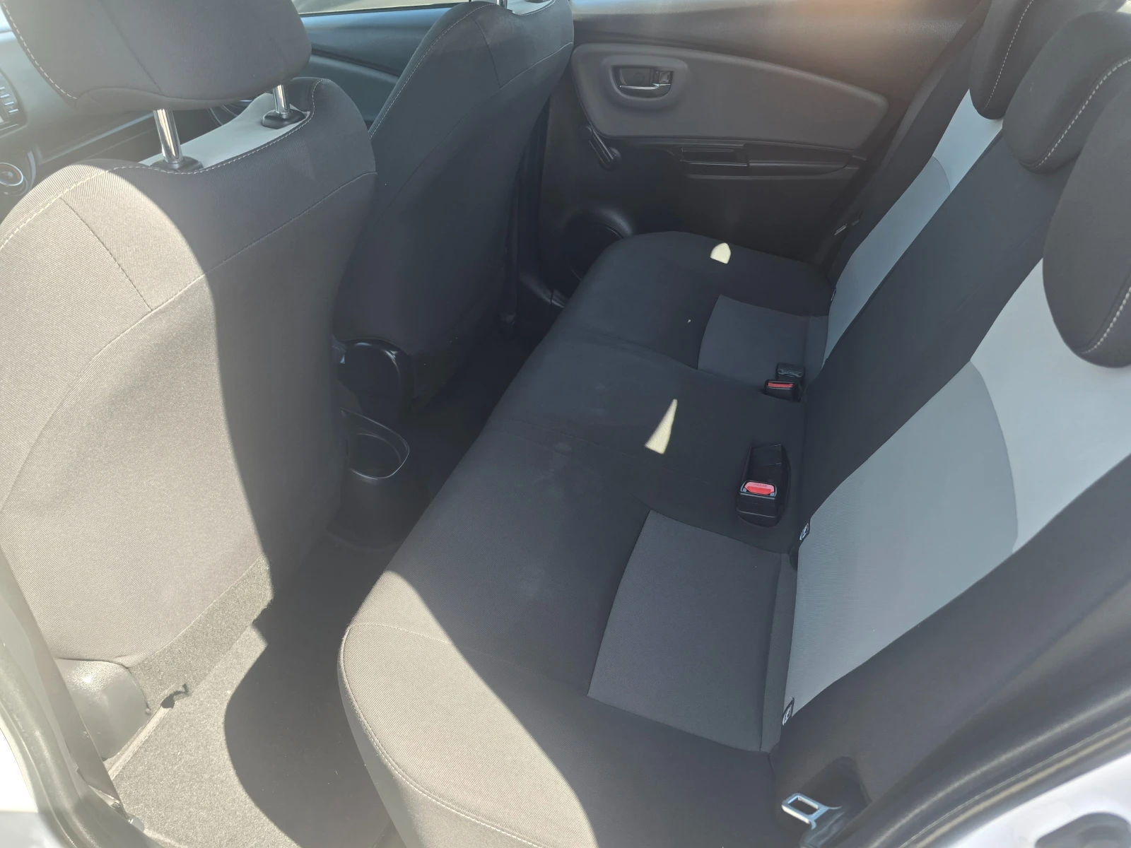 Toyota Yaris 1.0I-70K.C-NAVI-EURO6B-FACE - изображение 10