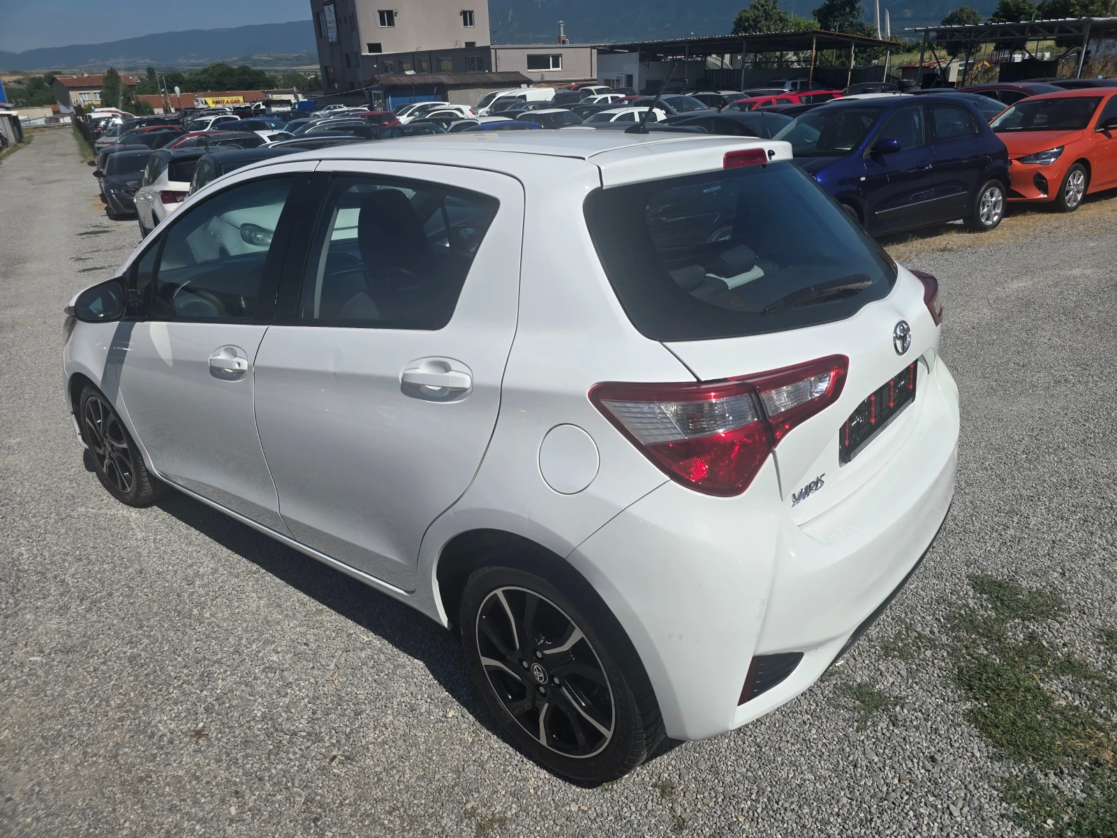Toyota Yaris 1.0I-70K.C-NAVI-EURO6B-FACE - изображение 7