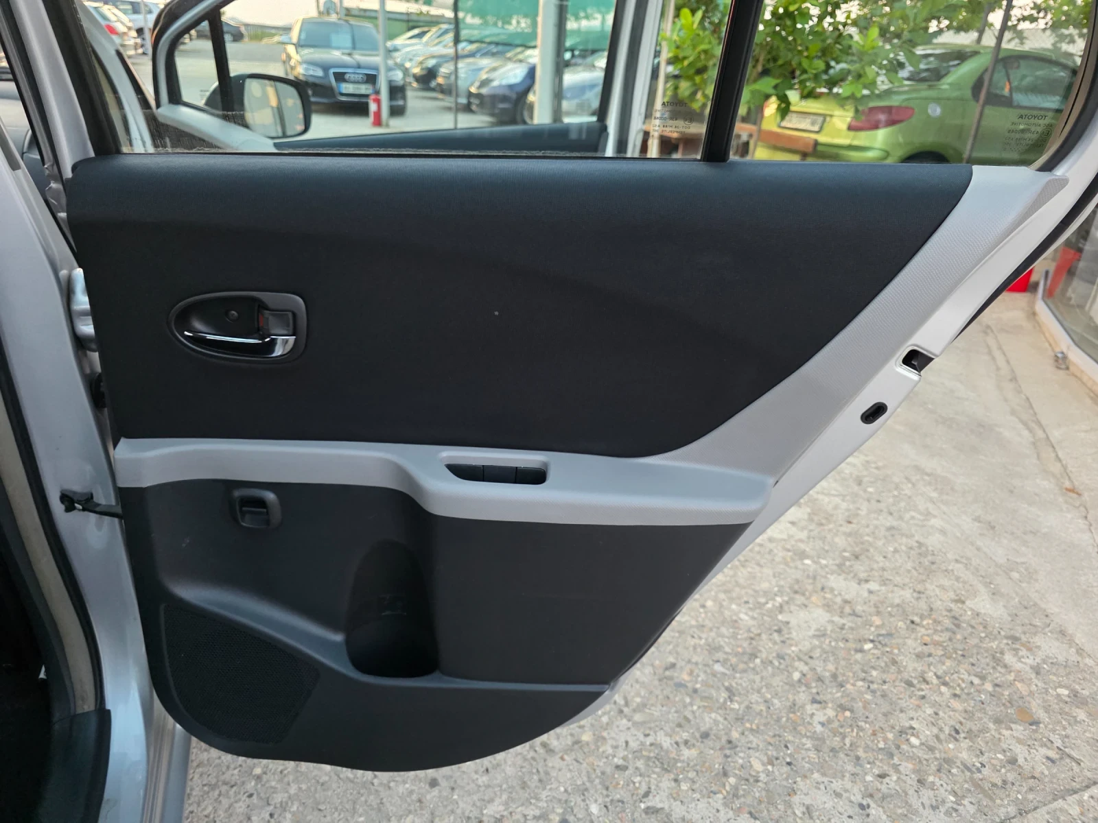 Toyota Yaris 1.33 VVTI Климатроник Handsfree - изображение 9