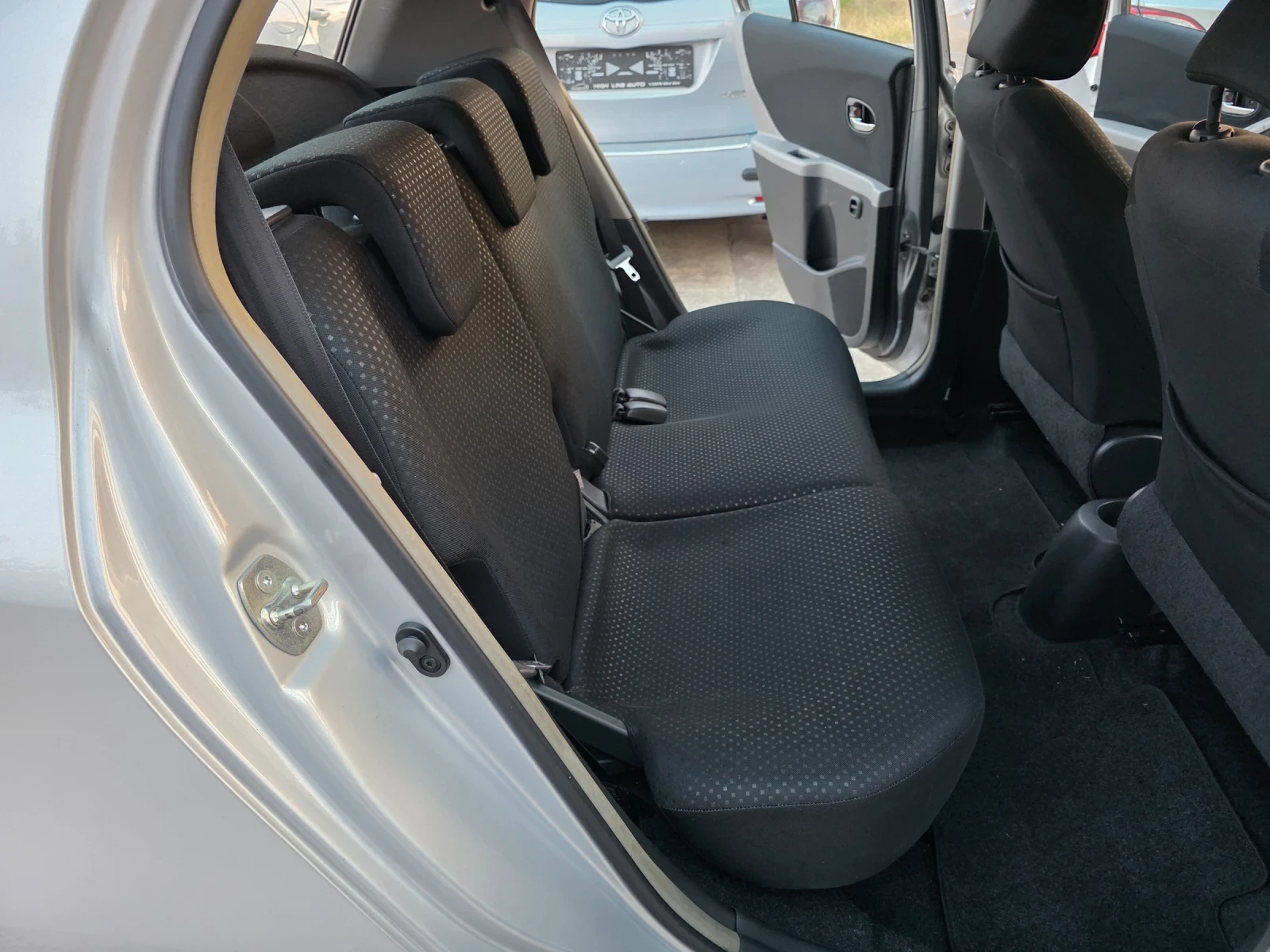 Toyota Yaris 1.33 VVTI Климатроник Handsfree - изображение 10