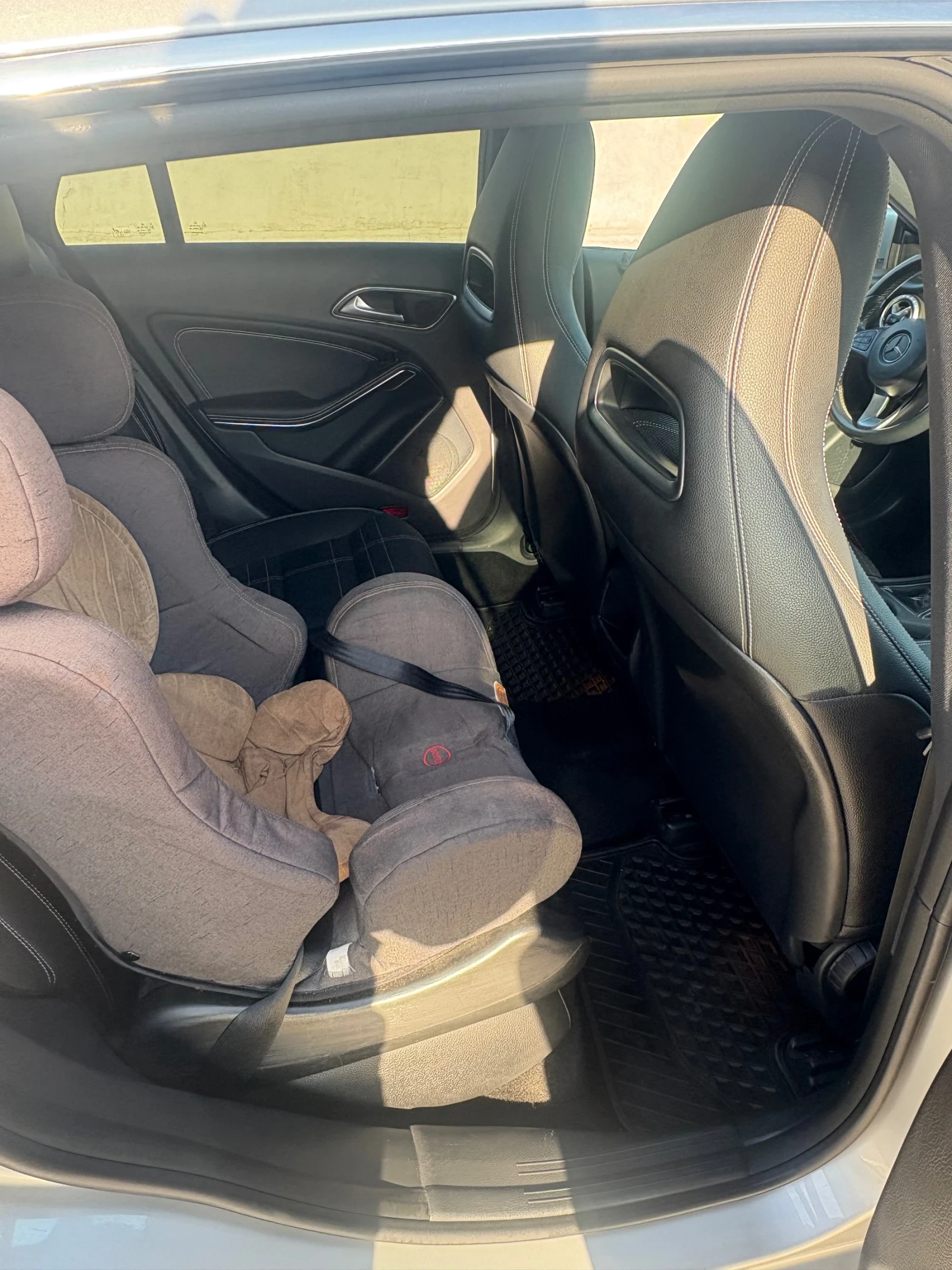 Mercedes-Benz CLA 180, снимка 9 - Автомобили и джипове - 54966673