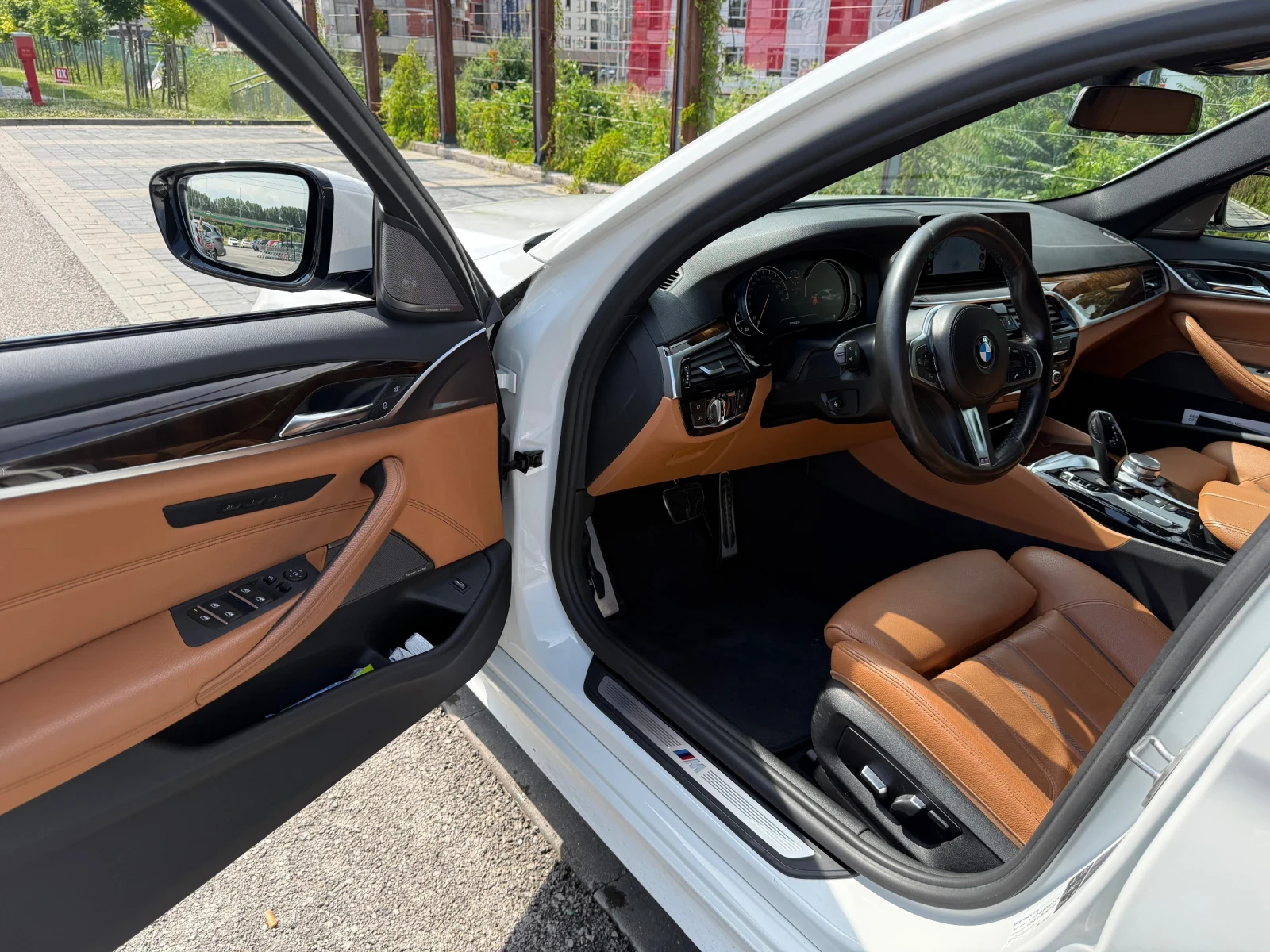 BMW 530 xDrive M-pack keyless, снимка 8 - Автомобили и джипове - 55221526