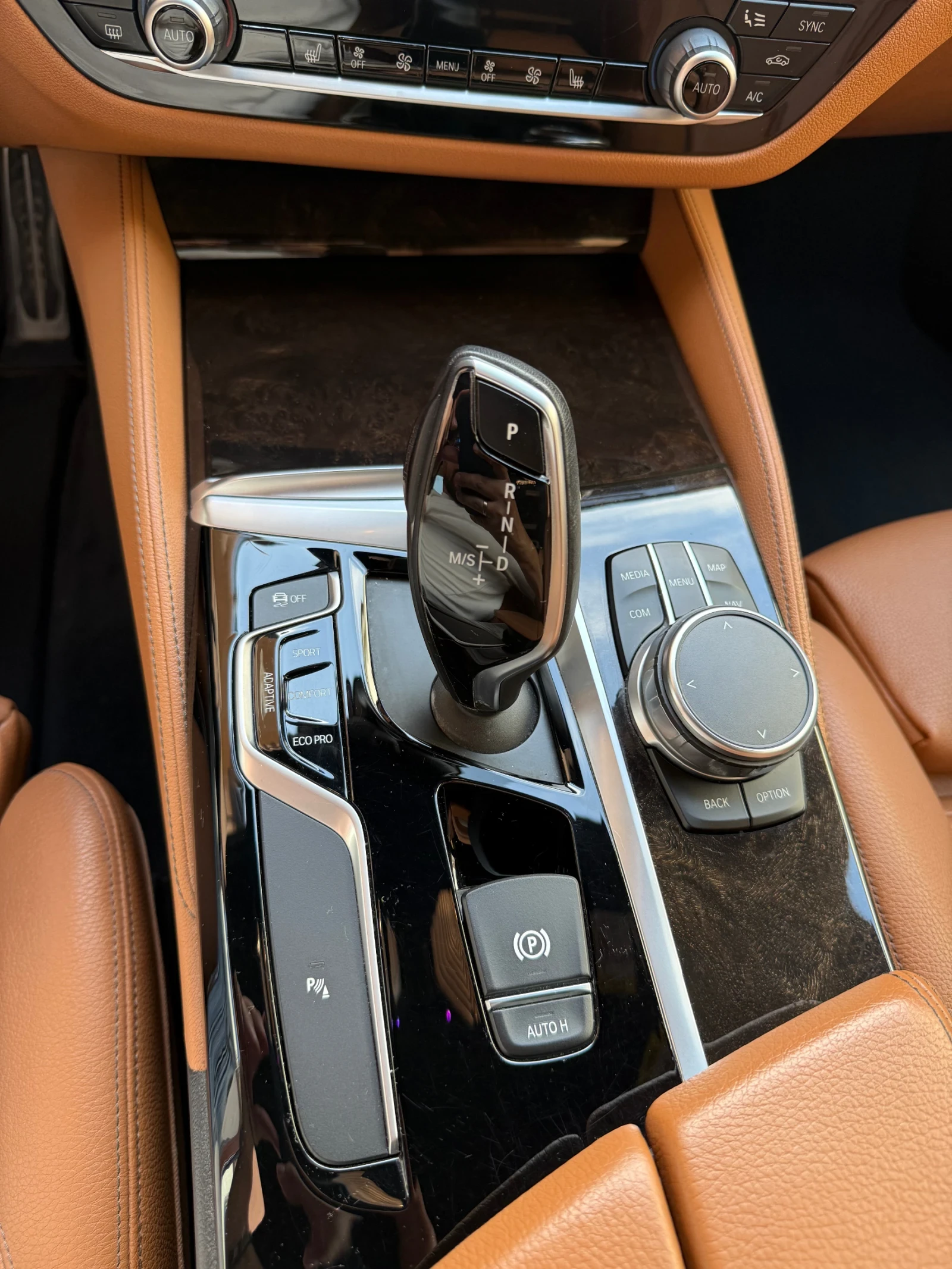 BMW 530 xDrive M-pack keyless, снимка 12 - Автомобили и джипове - 55221526