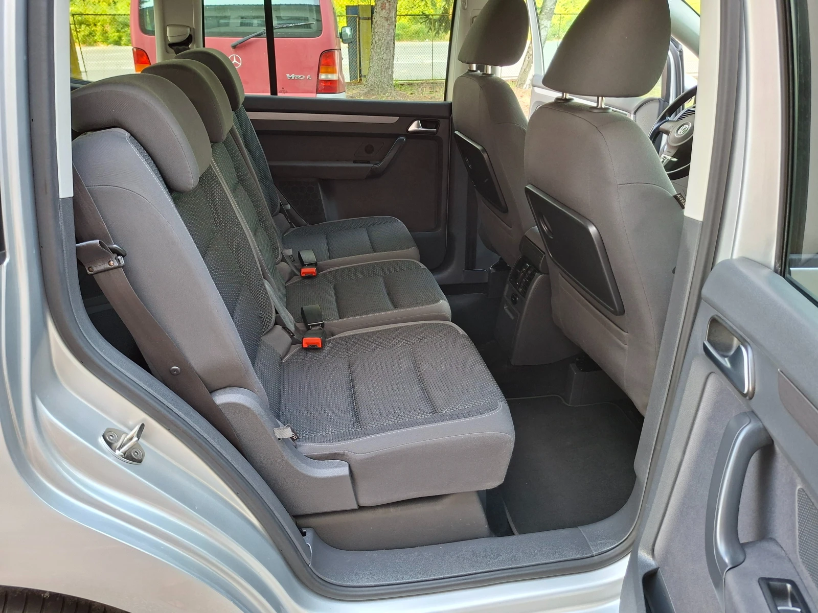 VW Touran 1, 6TDI* 105к.с* 7места* Клима, снимка 12 - Автомобили и джипове - 55598771