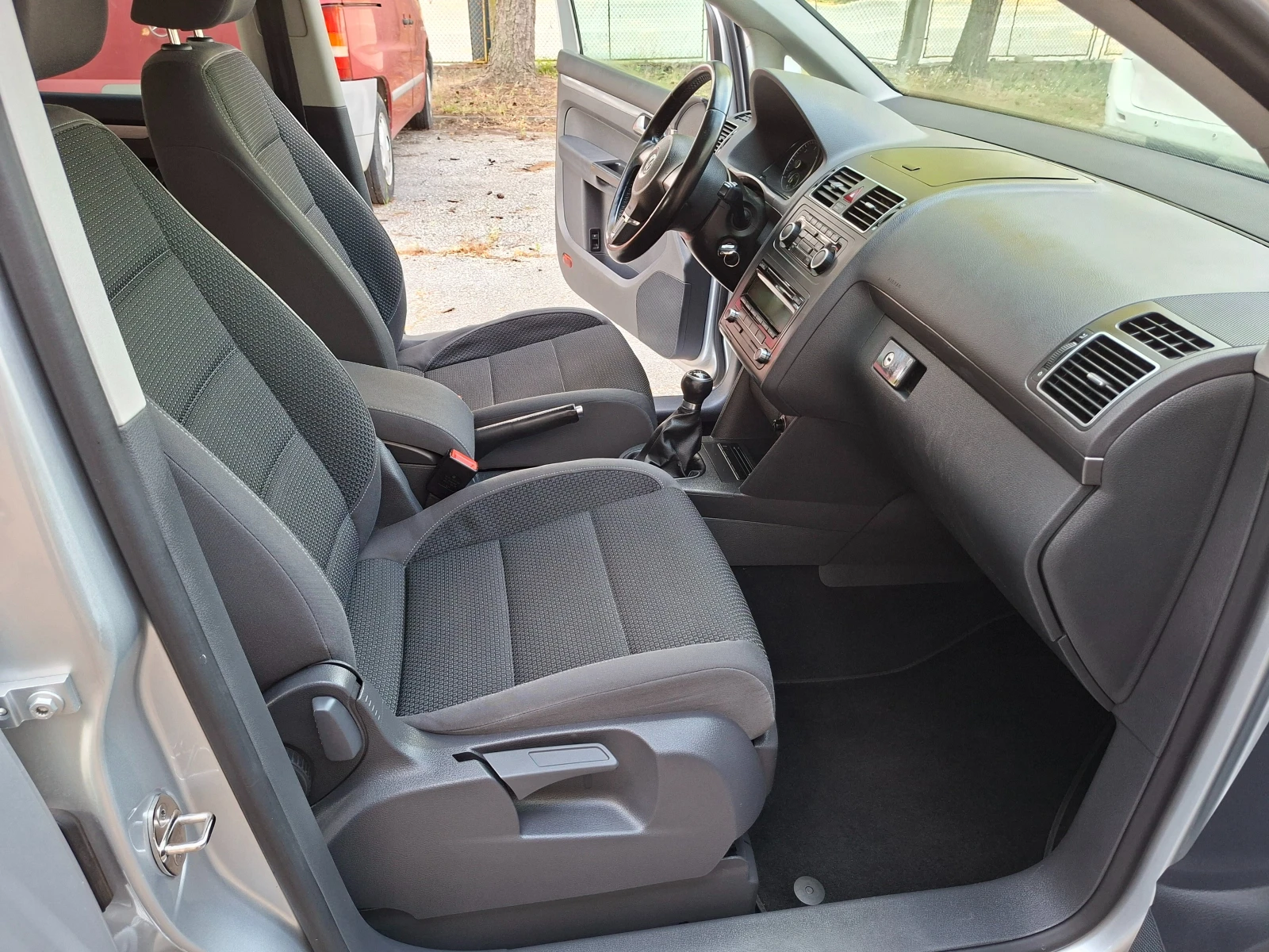 VW Touran 1, 6TDI* 105к.с* 7места* Клима, снимка 13 - Автомобили и джипове - 55598771