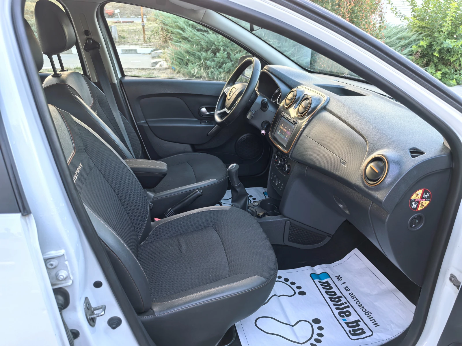 Dacia Sandero 0.9 T, снимка 9 - Автомобили и джипове - 56123950