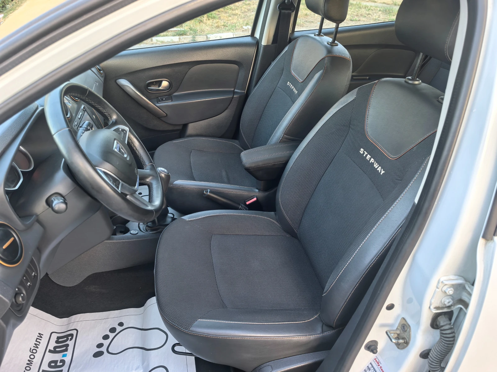 Dacia Sandero 0.9 T, снимка 13 - Автомобили и джипове - 56123950
