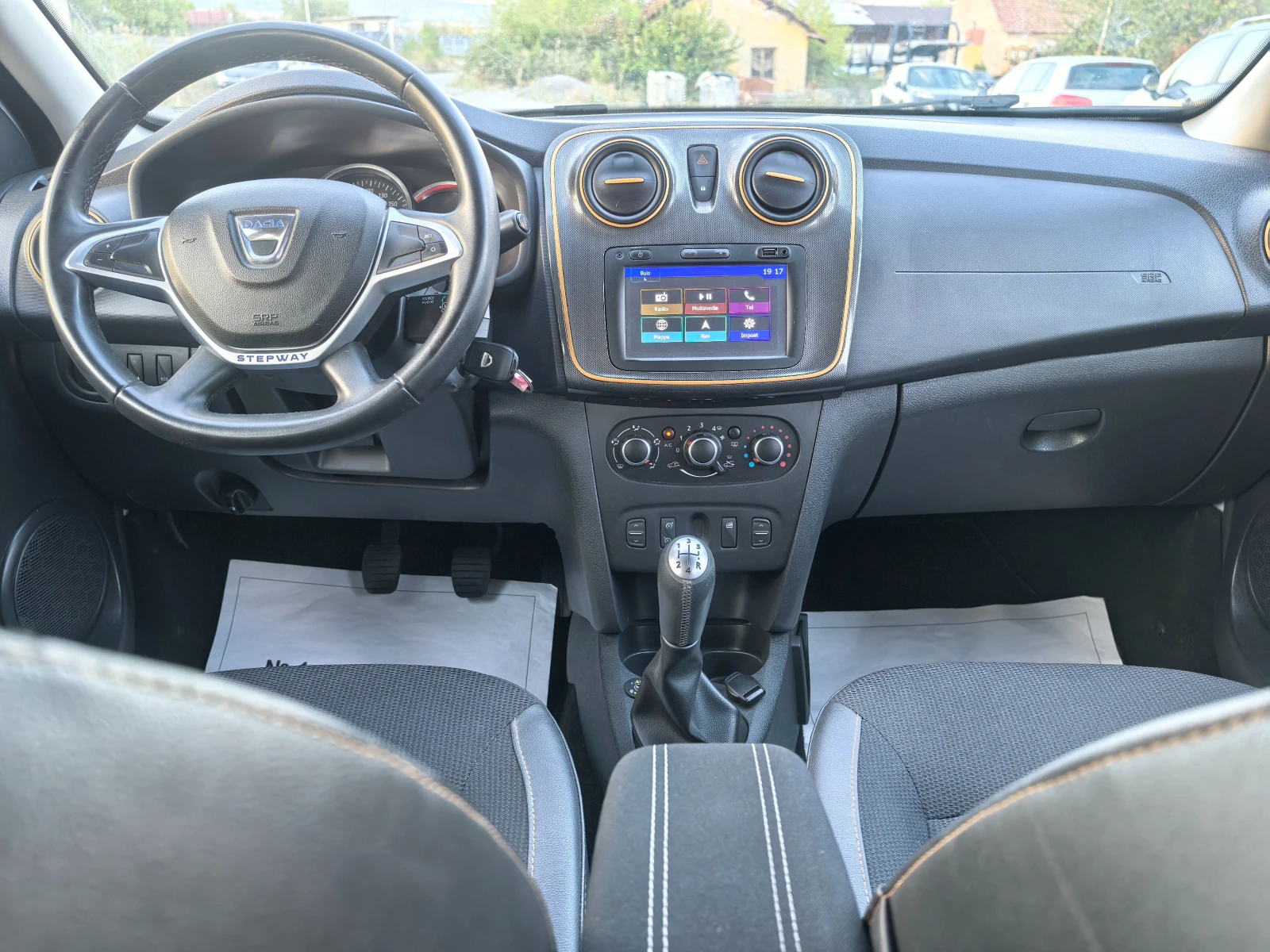 Dacia Sandero 0.9 T, снимка 11 - Автомобили и джипове - 56123950