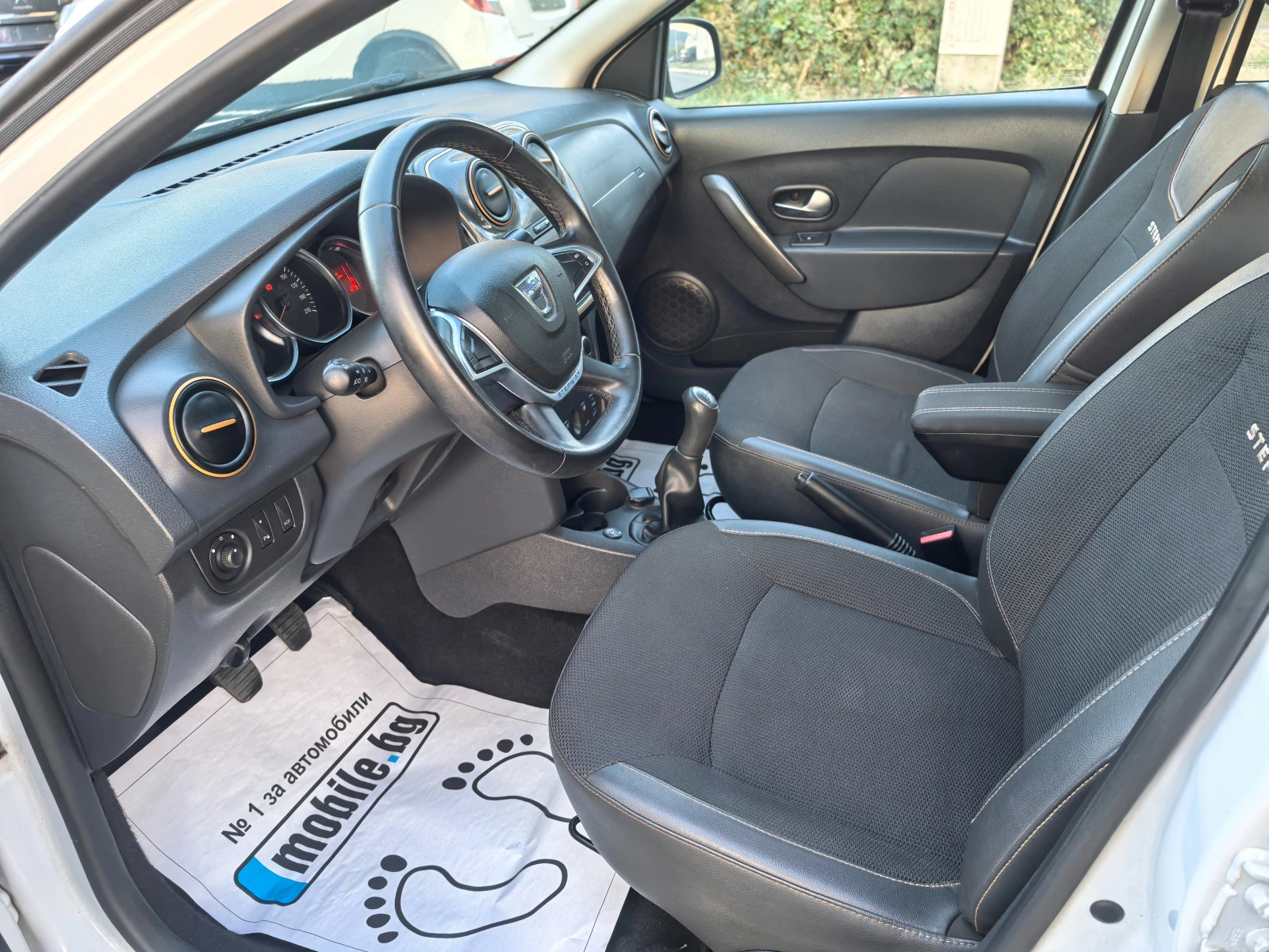 Dacia Sandero 0.9 T, снимка 14 - Автомобили и джипове - 56123950