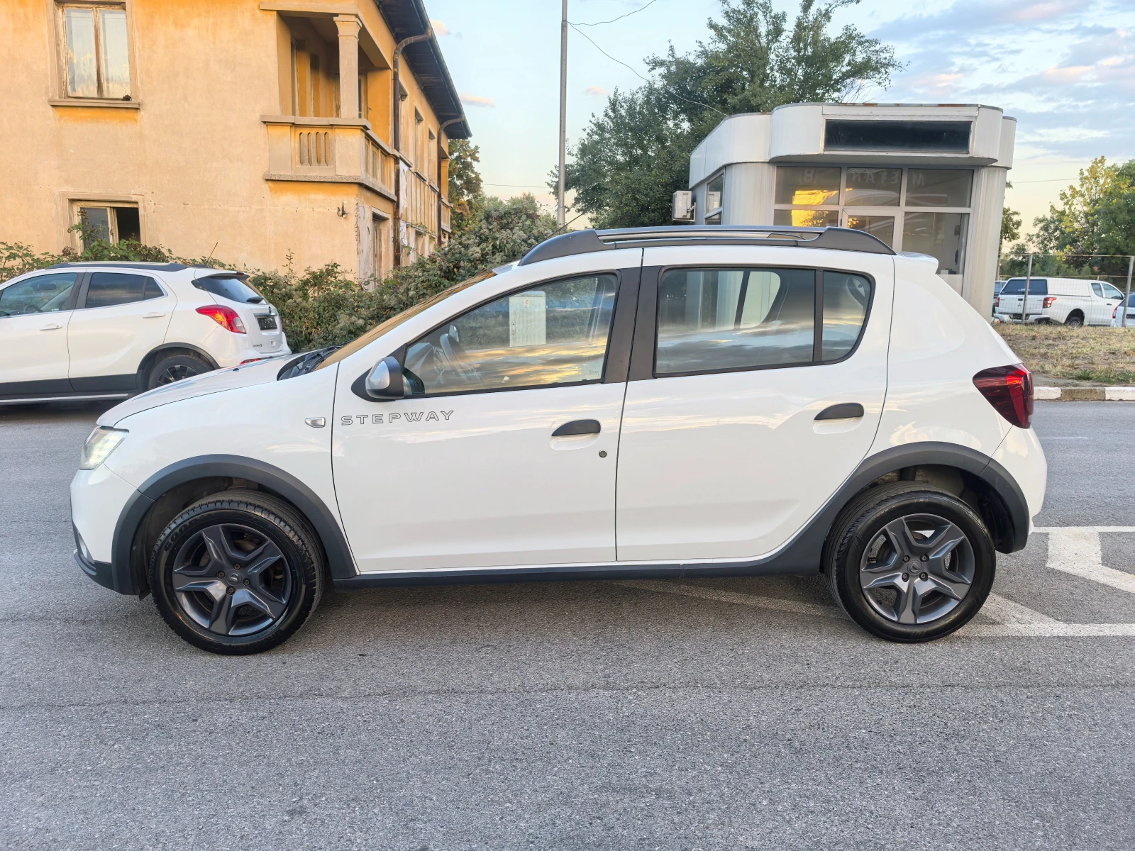 Dacia Sandero 0.9 T, снимка 4 - Автомобили и джипове - 56123950