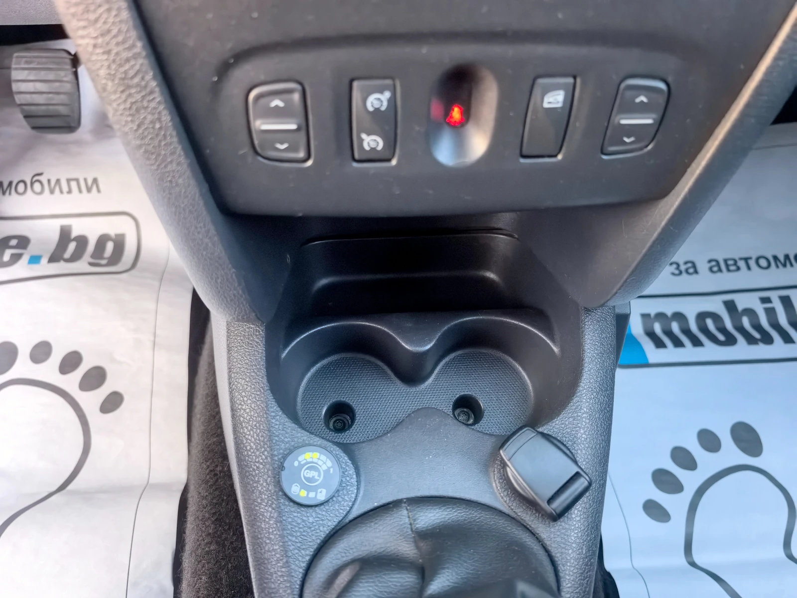 Dacia Sandero 0.9 T, снимка 16 - Автомобили и джипове - 56123950