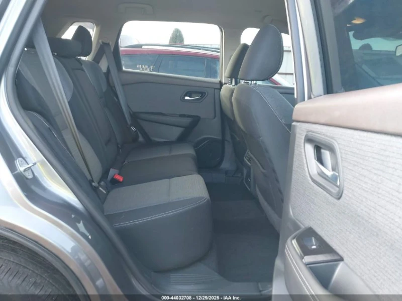 Nissan Rogue, снимка 11 - Автомобили и джипове - 53417318