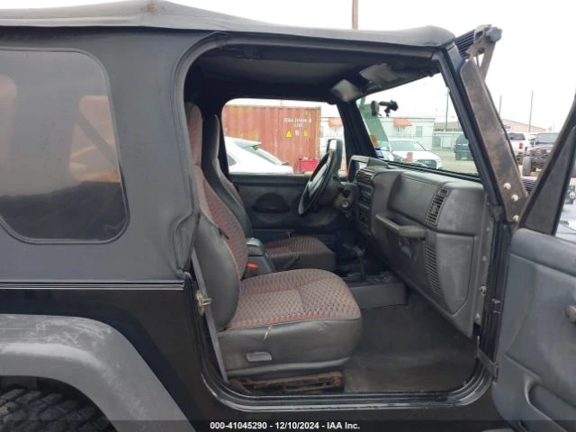 Jeep Wrangler SE, снимка 11 - Автомобили и джипове - 48709620