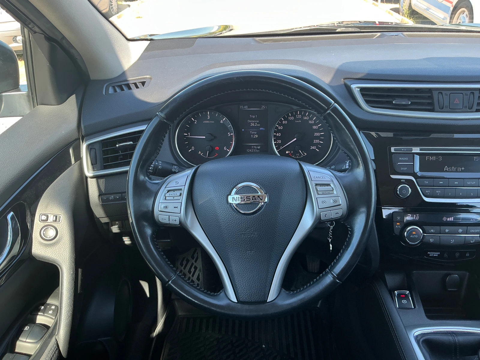 Nissan Qashqai 1.5 DCI, снимка 11 - Автомобили и джипове - 54558807